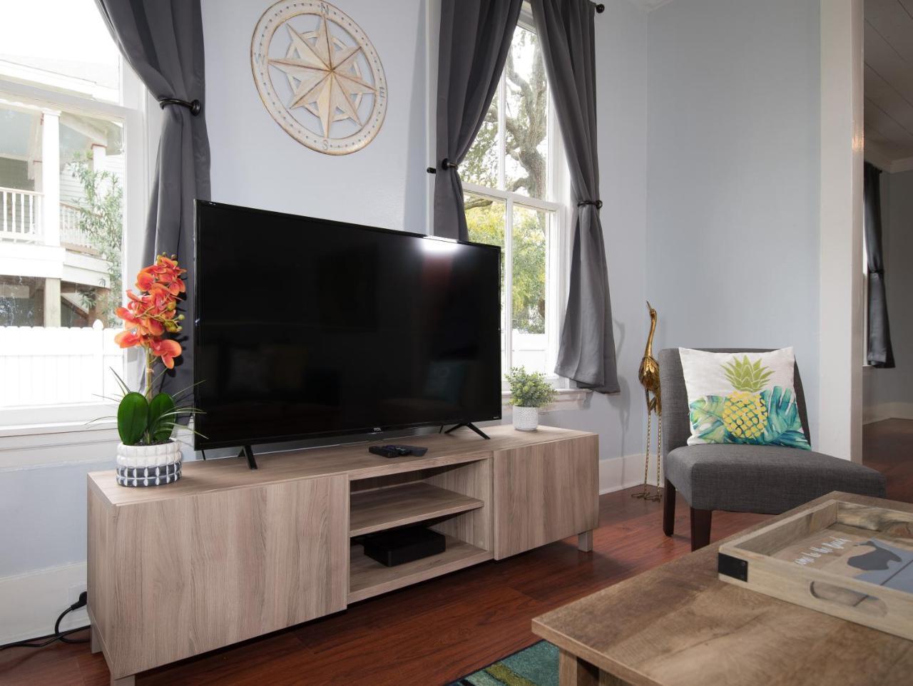 Beautiful Two-Story In Central Galveston, Short Walk To Beach, Near Downtown! | Seas The Breeze别墅 外观 照片
