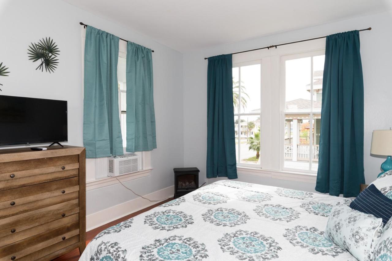 Beautiful Two-Story In Central Galveston, Short Walk To Beach, Near Downtown! | Seas The Breeze别墅 外观 照片